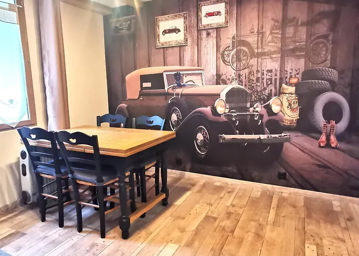 Le Vieux Tacot Avec Garage