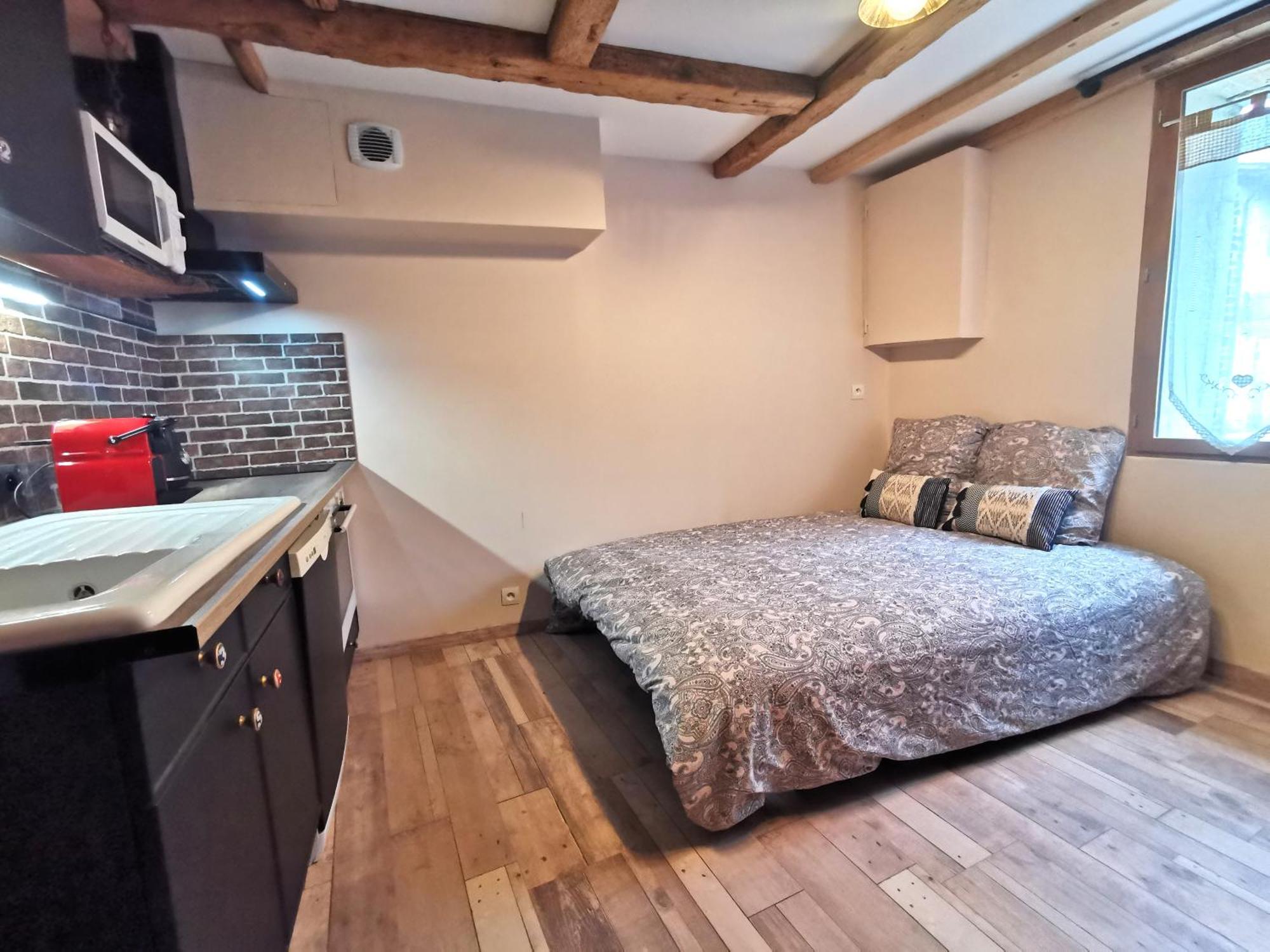 Le Vieux Tacot Avec Garage Apartment *